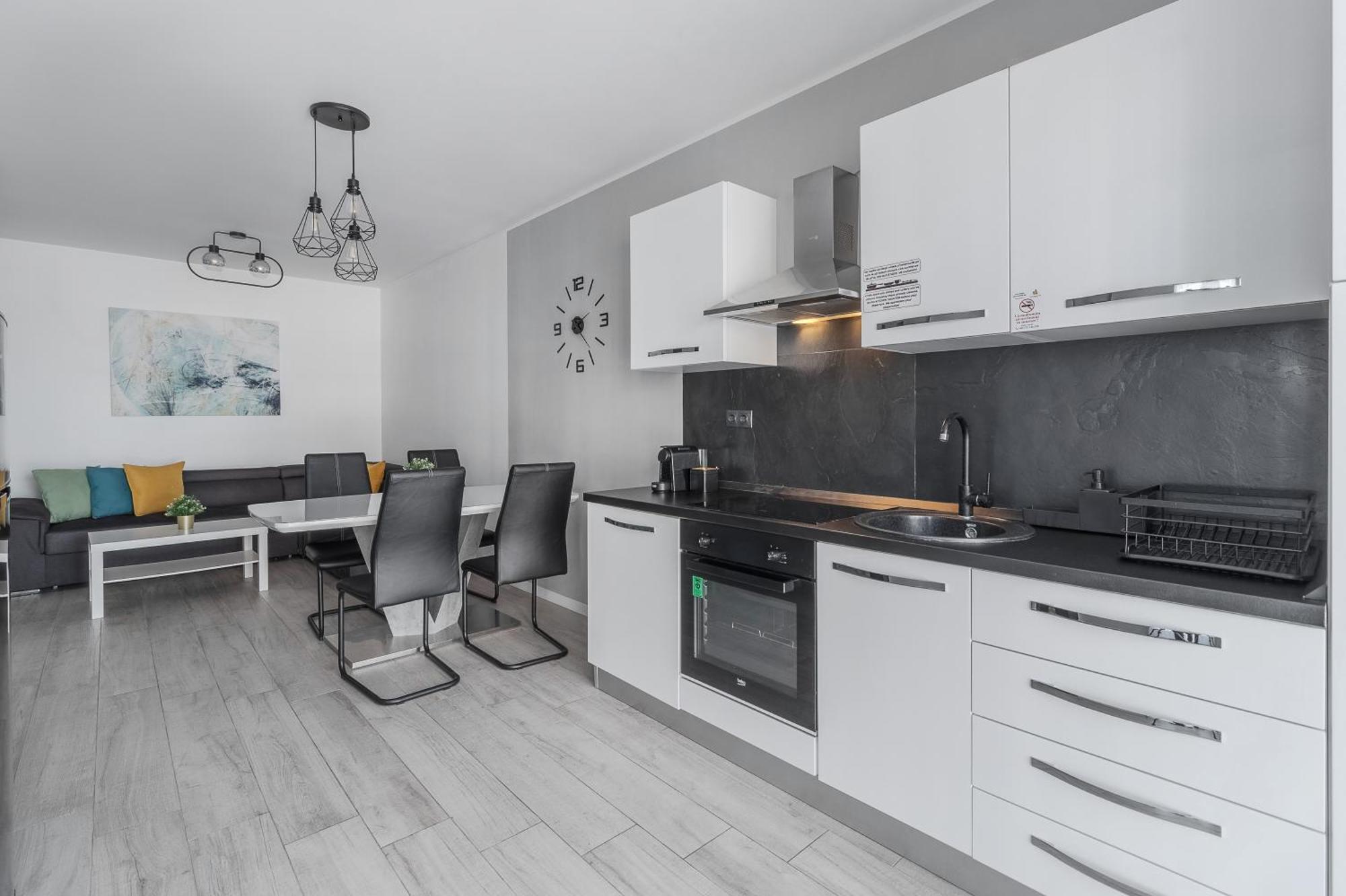 Ferienwohnung Ceyrat Flat Oradea Exterior foto