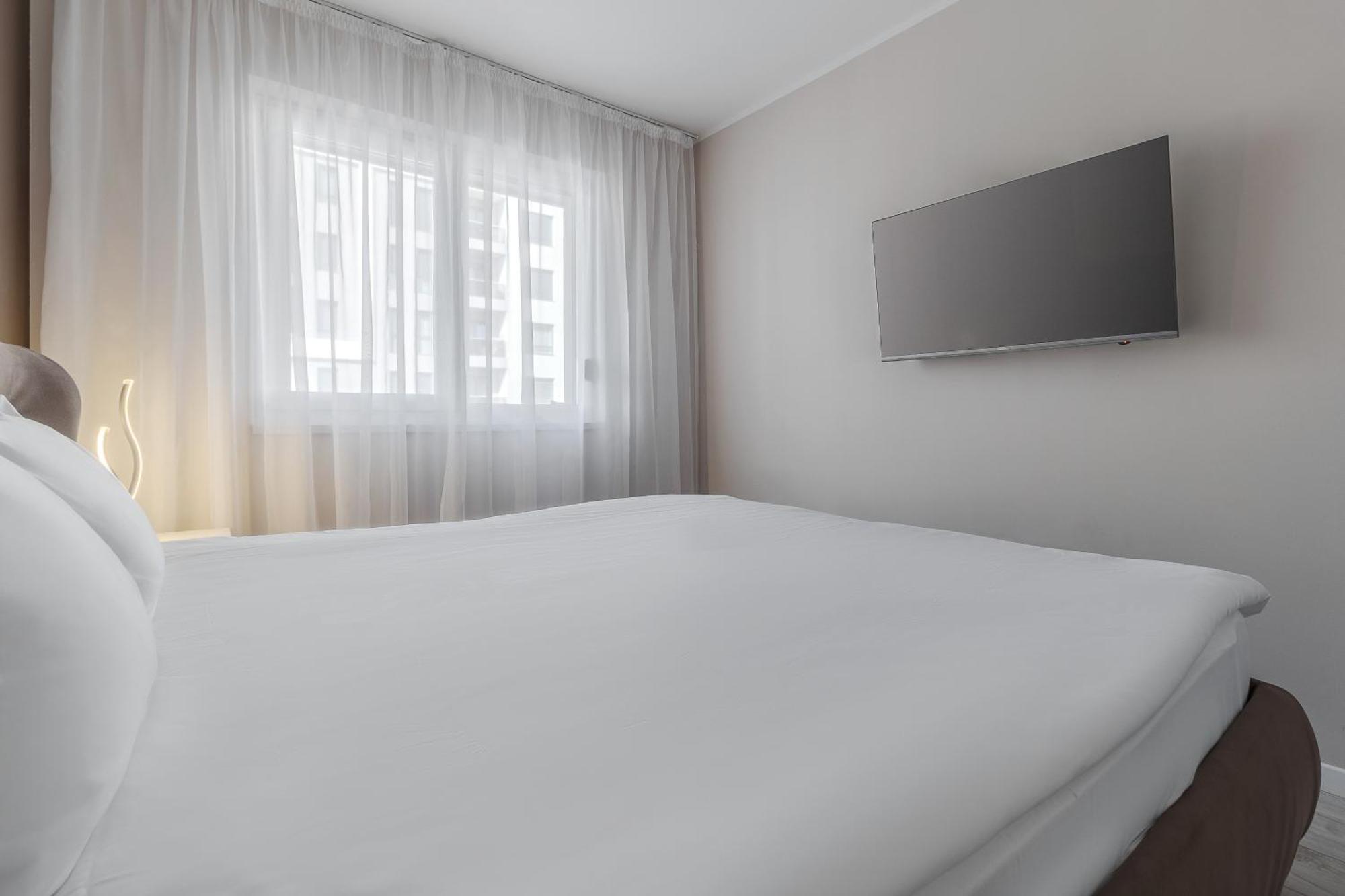 Ferienwohnung Ceyrat Flat Oradea Exterior foto