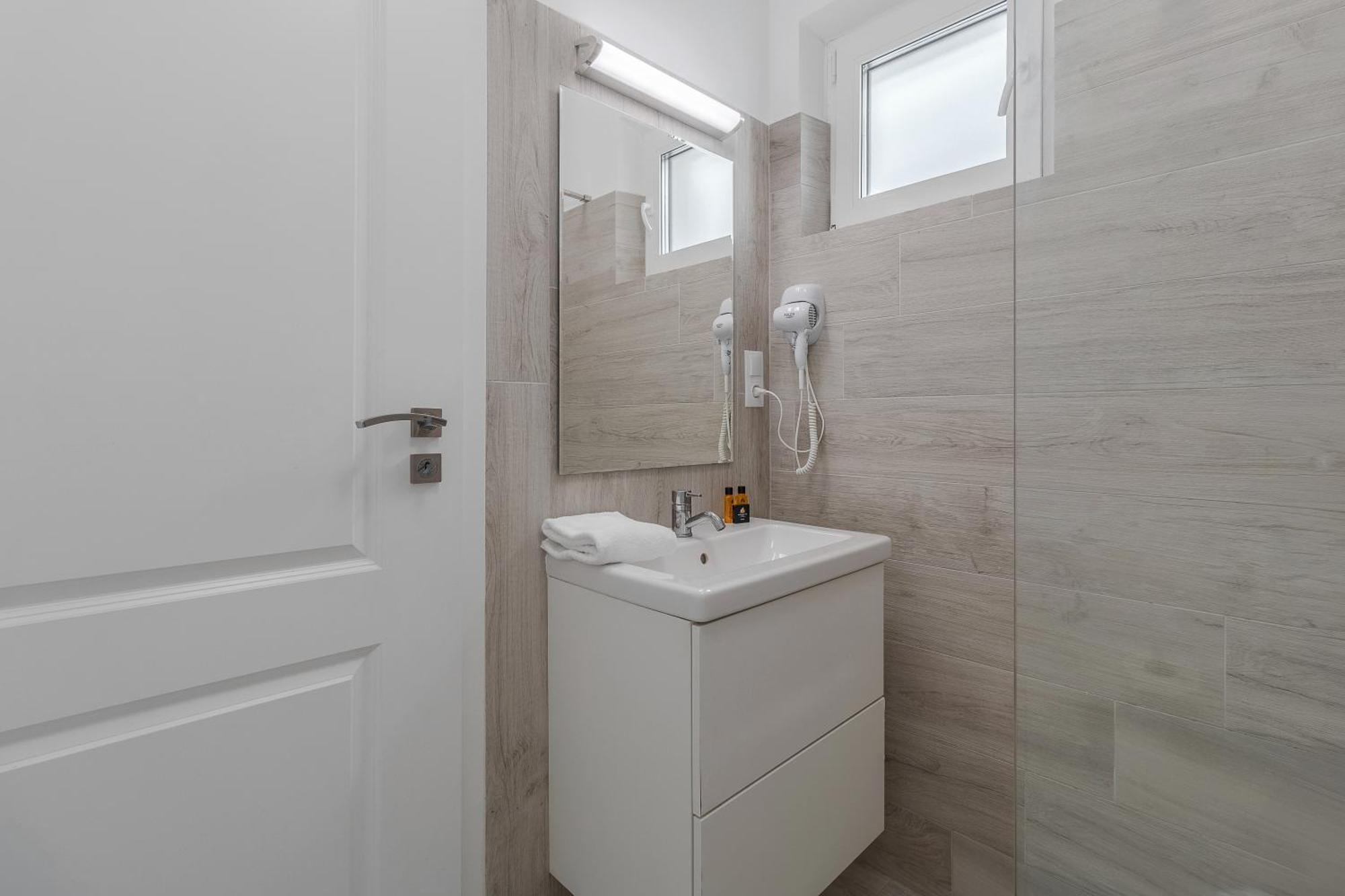 Ferienwohnung Ceyrat Flat Oradea Exterior foto