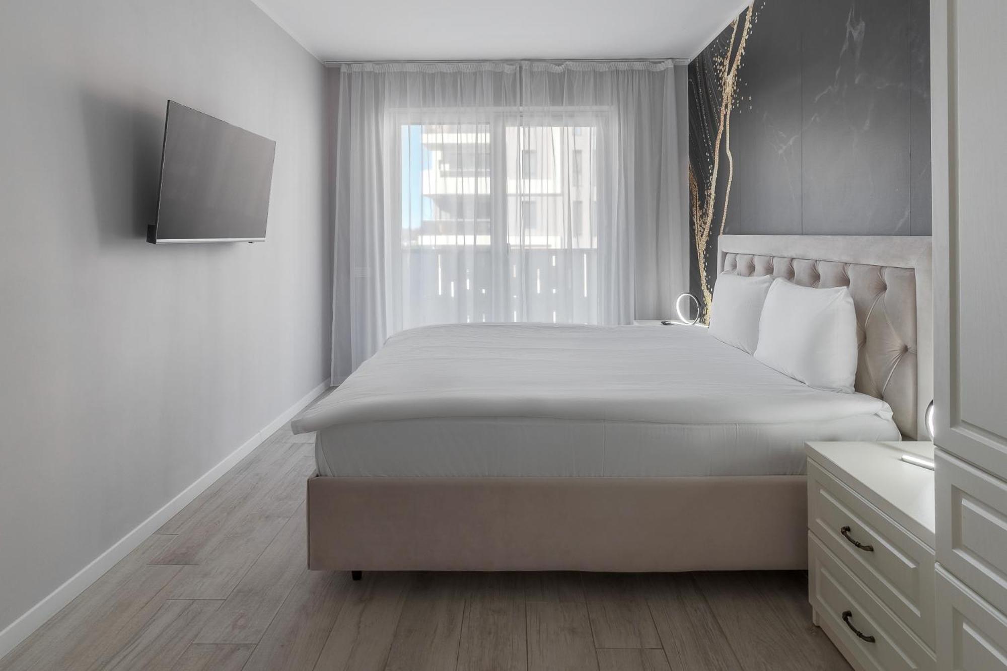 Ferienwohnung Ceyrat Flat Oradea Exterior foto