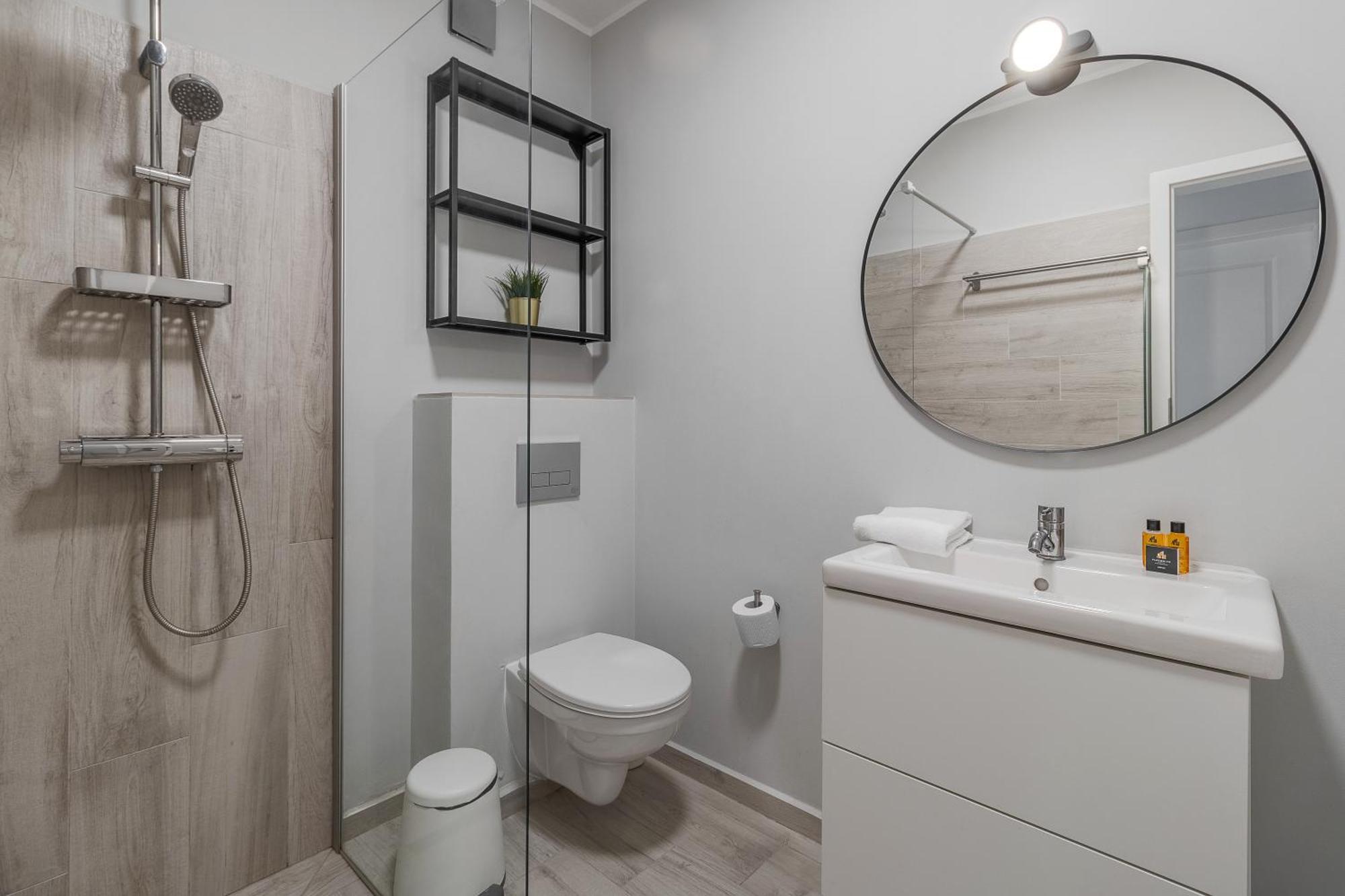 Ferienwohnung Ceyrat Flat Oradea Exterior foto